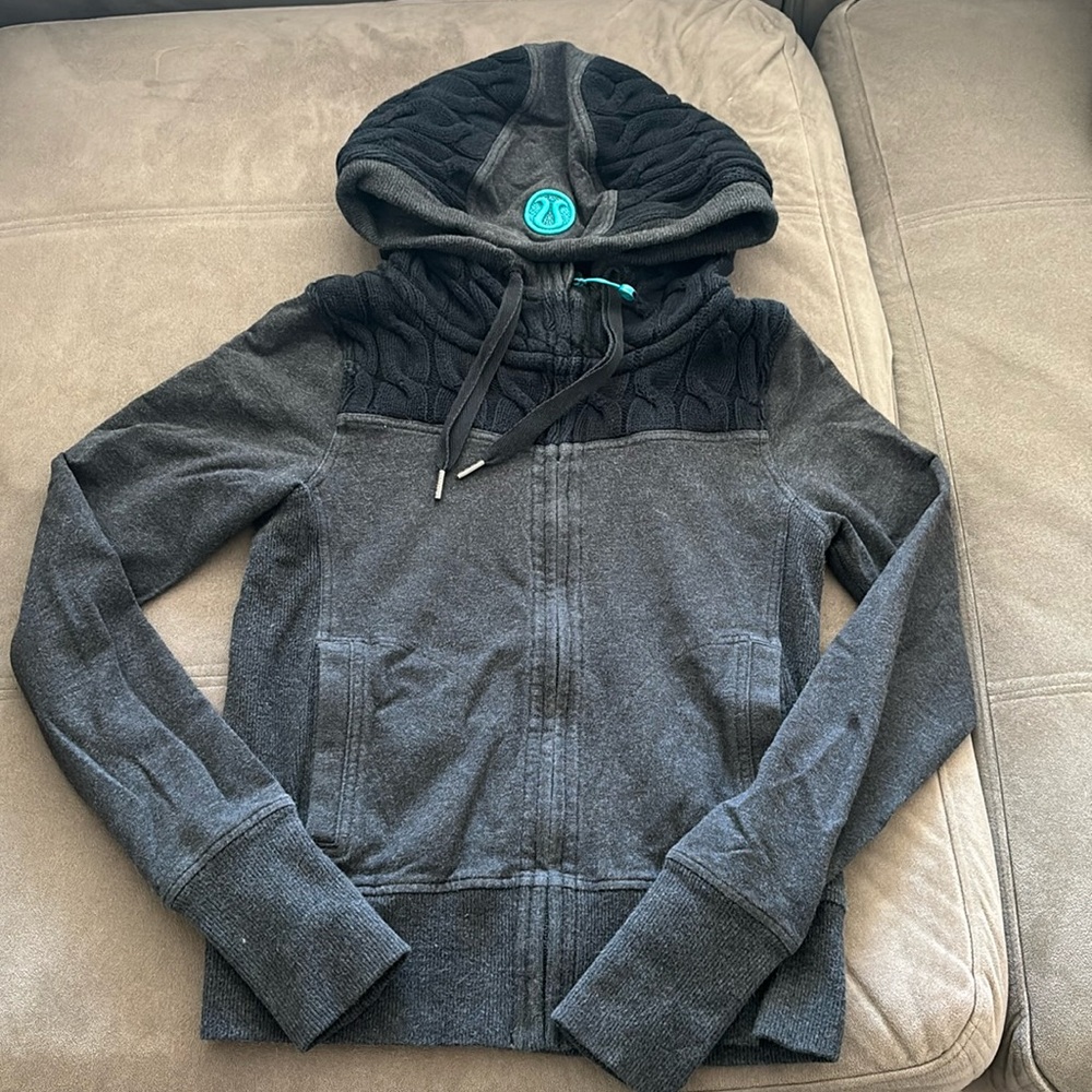 Lululemon scuba hoodie size 4